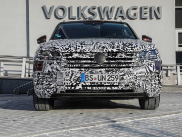 Nowy VW Touareg w drodze przez Polskę do Pekinu